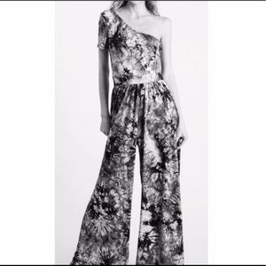 NWT JUMPSUIT See style notes for a high-end look✨